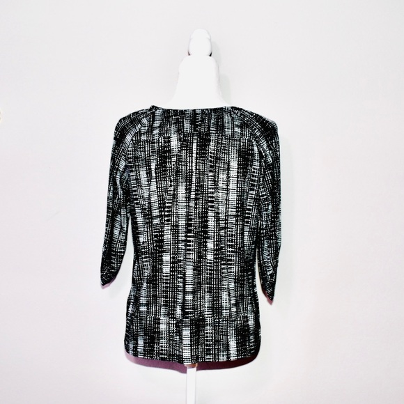 Adrienne Vittadini Black & White Button Sleeve Top - Picture 3 of 5